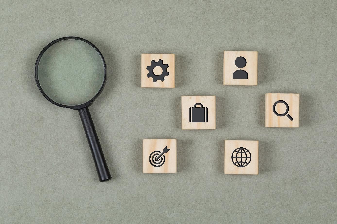 Le sourcing a lieu en amont du recrutement afin d'identifier et d'engager les profils pertinents